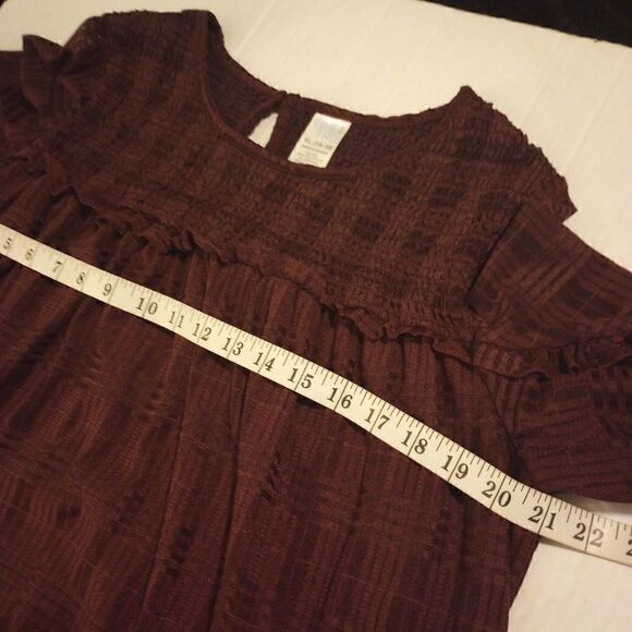 Bell sleeve plaid lace tunic with keyhole closure in back - Picture 12 of 12